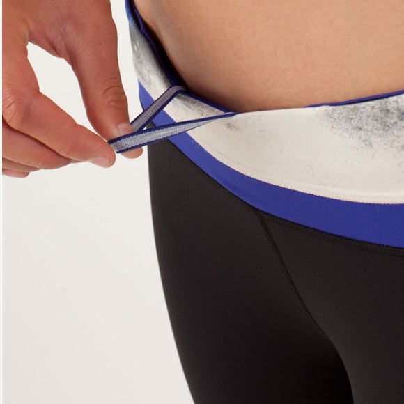 🍋EUC Lululemon Run: Inspire Crop II
Black / Milky Way Multi Print /Pigment Blue - Picture 4 of 9